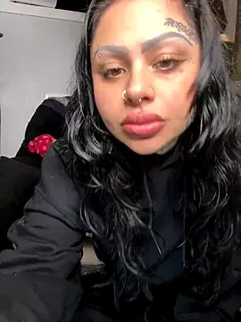 Freechat chicanachic13 on StripChat