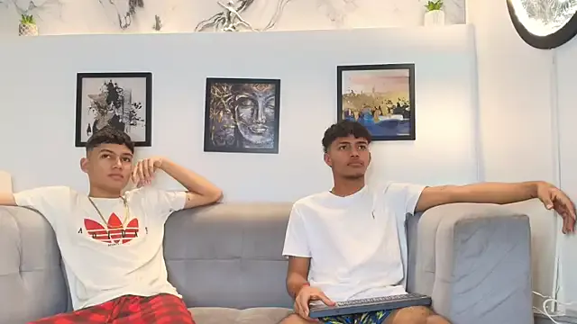 COUPLES_BOYS — show hot asses 