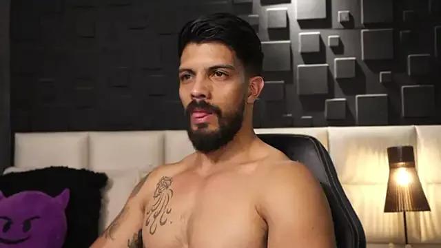 DannSaenz on StripChat 