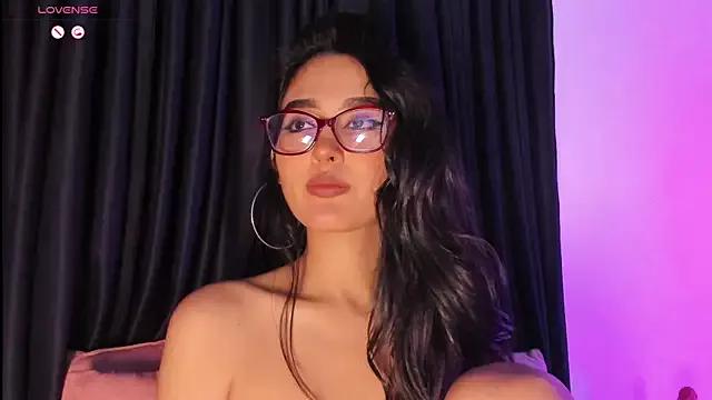 Dayanna_S on StripChat 