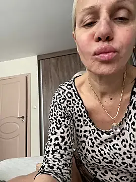 Freechat DeborahXPorn on StripChat