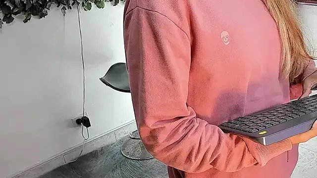 Freechat DestinyHills on StripChat