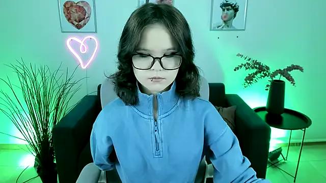 Freechat Elainebeness on StripChat