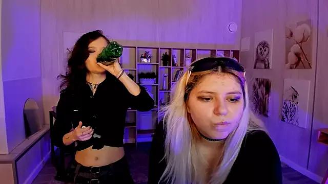 Freechat Elainebeness on StripChat