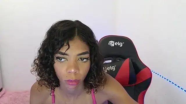 ElisaBoyer on StripChat