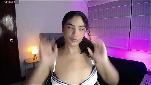 emiily_smith1 on StripChat 