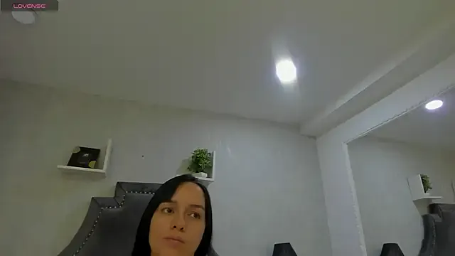 EmiliaRose_ on StripChat