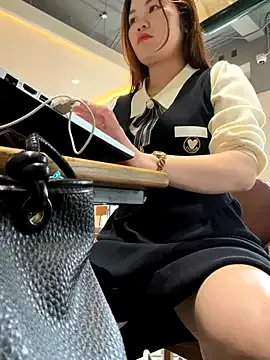 Freechat Emily_9xx on StripChat