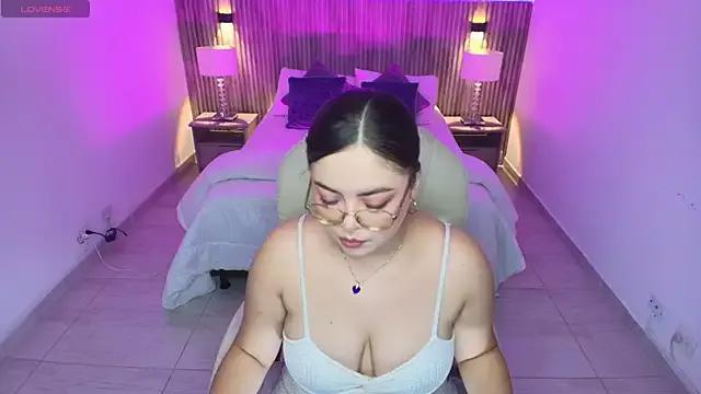 emmy_walker on StripChat 