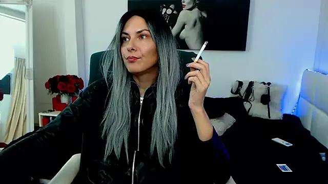 EvelynQueenn on StripChat 