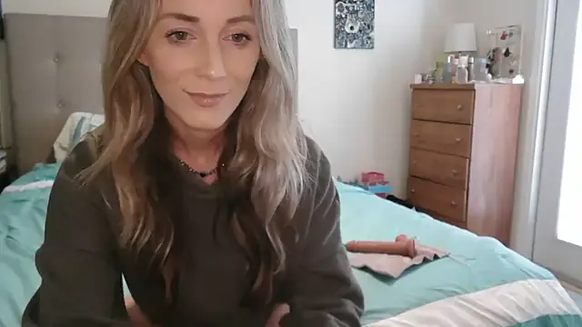 Private Heyitsmee33 on StripChat