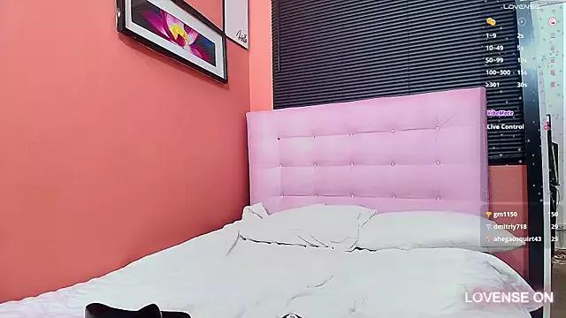 Freechat hornybarelylegalgirl on StripChat