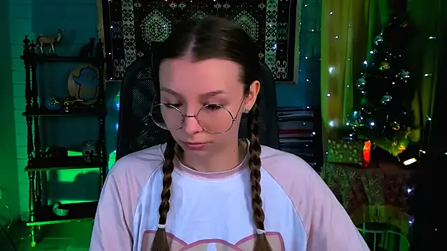 JulieDaniel on StripChat