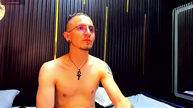 KarloStrom — Striptis+ song+flash balls