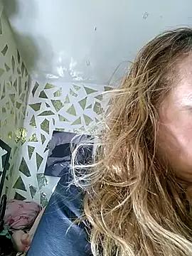 Freechat Kazsandraa on StripChat