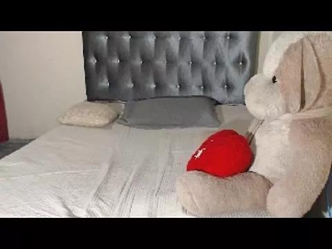 kelleysinedd on StripChat 