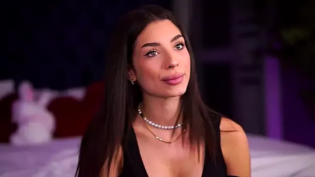 Freechat LalaRoze on StripChat