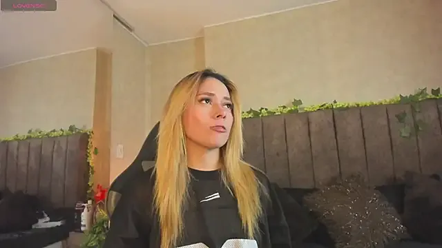 Freechat LanaMills_ on StripChat