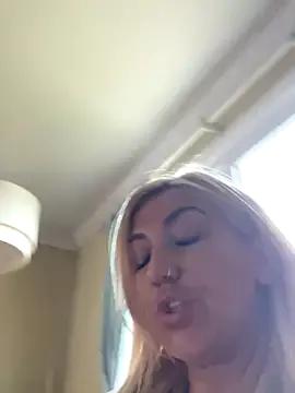 LittleMissEeve on StripChat 