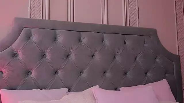 Freechat LucyAddison on StripChat