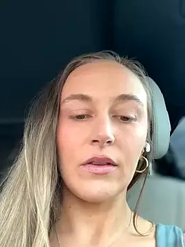 Freechat lunagirl13 on StripChat