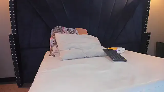 Freechat MAHIASMITH13 on StripChat