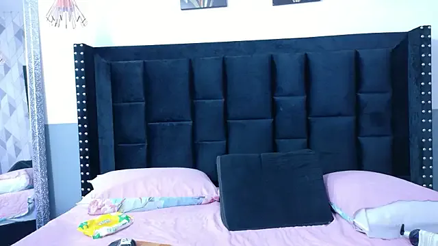 mamaneedsfun on StripChat