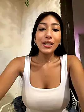 Mavi_roouse_ on StripChat