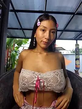 Mavi_roouse_ on StripChat