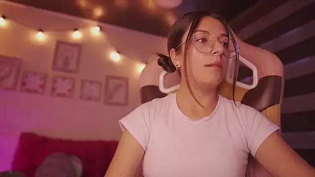 milly_kenner on StripChat 