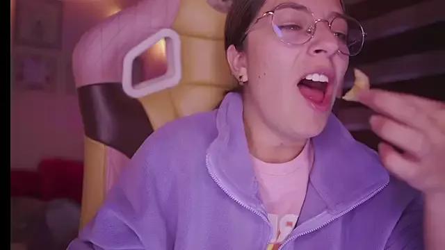 milly_kenner on StripChat 