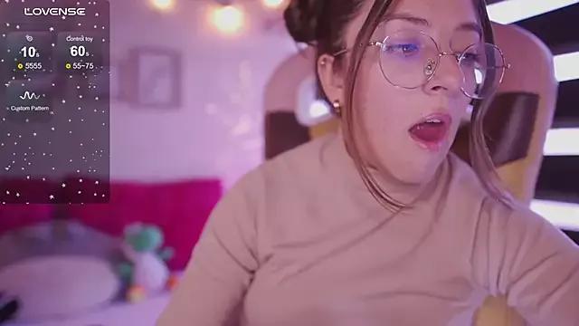 milly_kenner on StripChat 