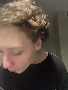 Molli_Luv on StripChat