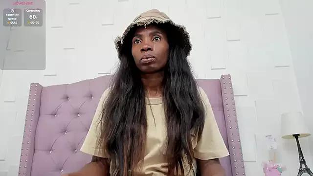 Freechat MonicaSchwartz on StripChat