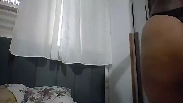 Nandinha777 on StripChat 