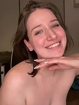 Freechat nerdynina on StripChat