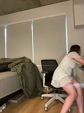 Freechat nerdynina on StripChat