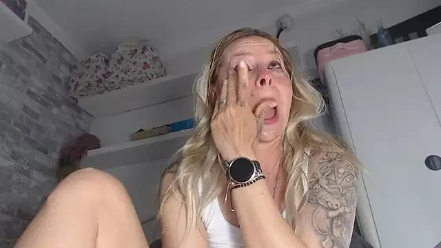 Freechat raisawetsx on StripChat