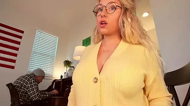 Freechat realtoxxxxmaria on StripChat