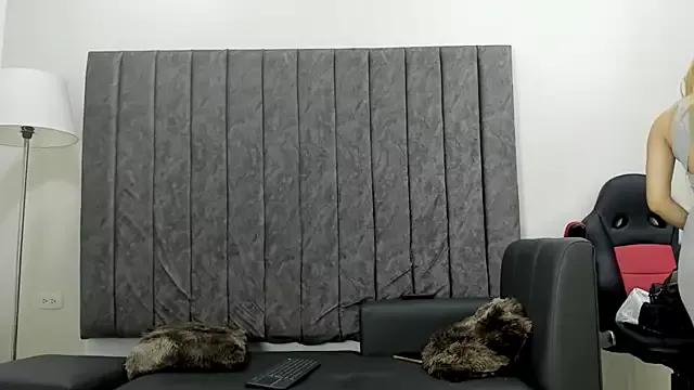 Freechat rubby_lux on StripChat