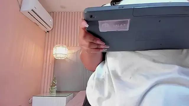 Freechat samyriverss on StripChat