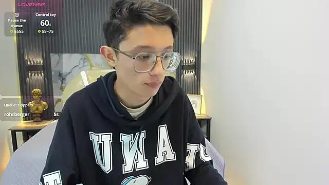 Freechat SantiagoRusso18 on StripChat