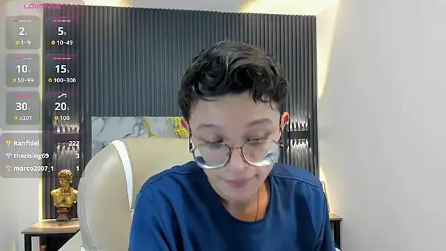 Freechat SantiagoRusso18 on StripChat