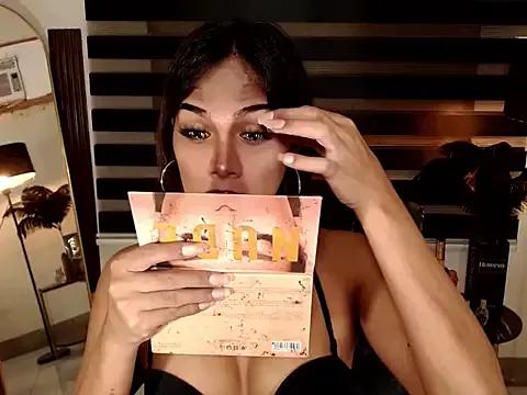 SarahAmber on StripChat 
