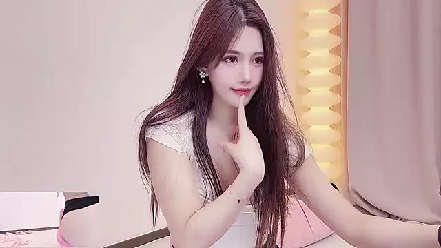 Selenaaaaa- on StripChat 