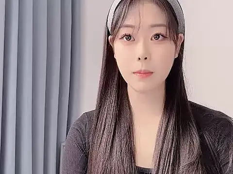 smalldaisy on StripChat