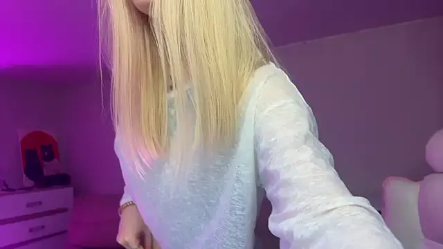 Sofia_Kenwood on StripChat