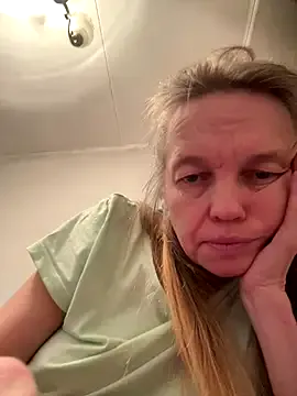 Suzanele on StripChat