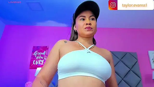 Freechat TaylorEvanss on StripChat