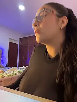 StripChat Taylortits is Freechat Taylortits — wet my pussy until I explode